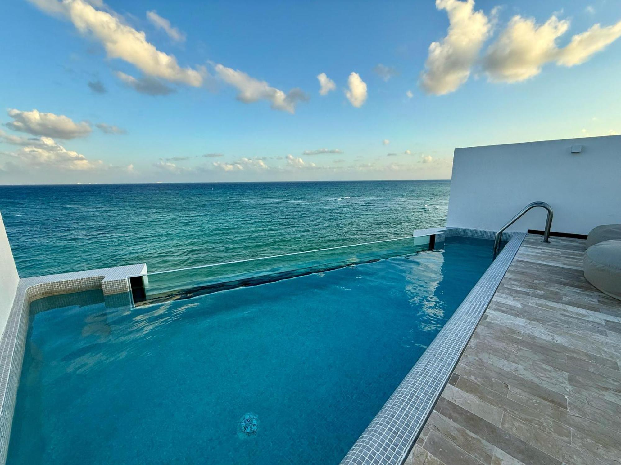 2 BR Duplex Private Rooftop Pool Oceanfront
