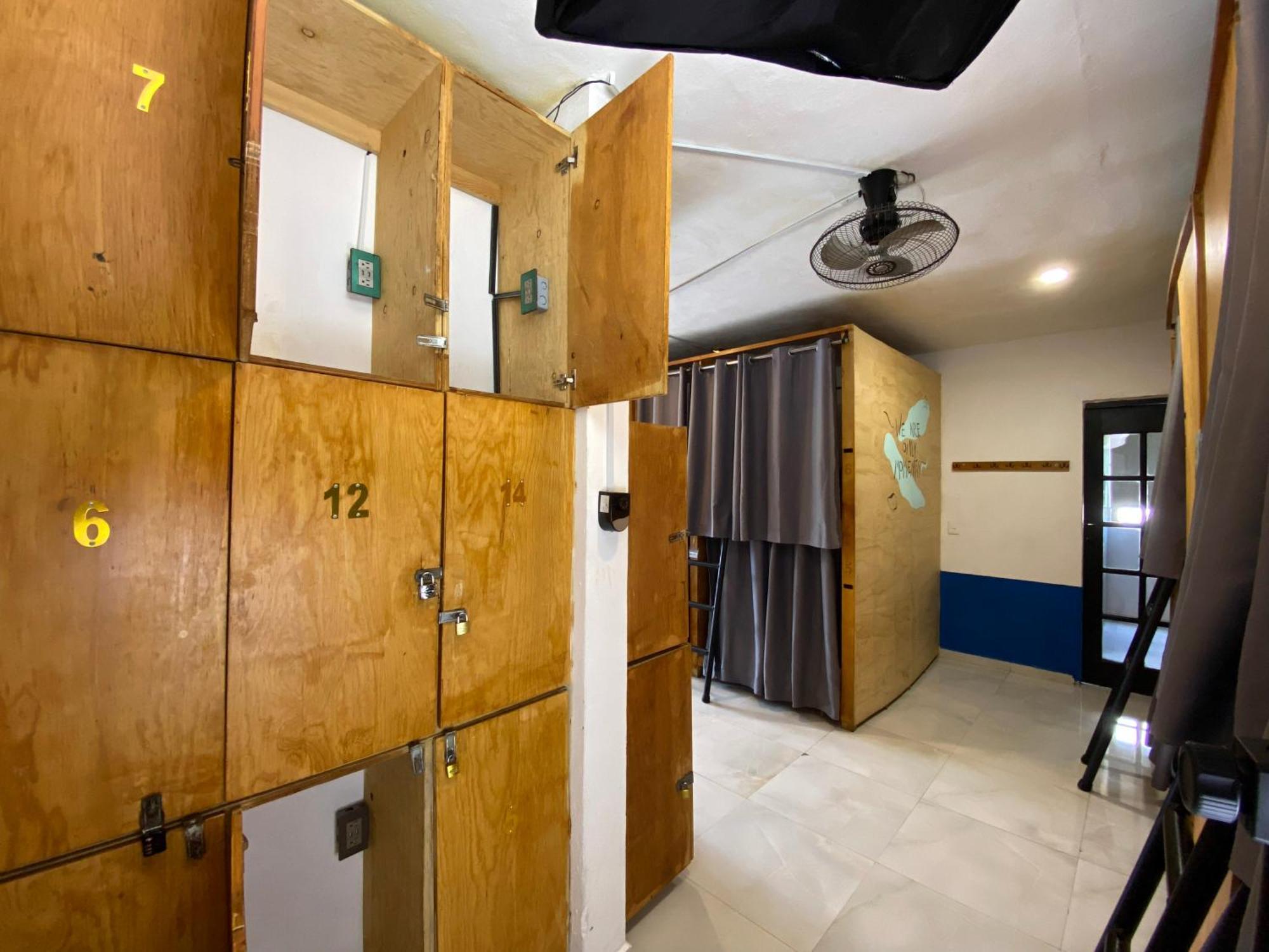 Bed 14-Bed Mixed Dormitory Room