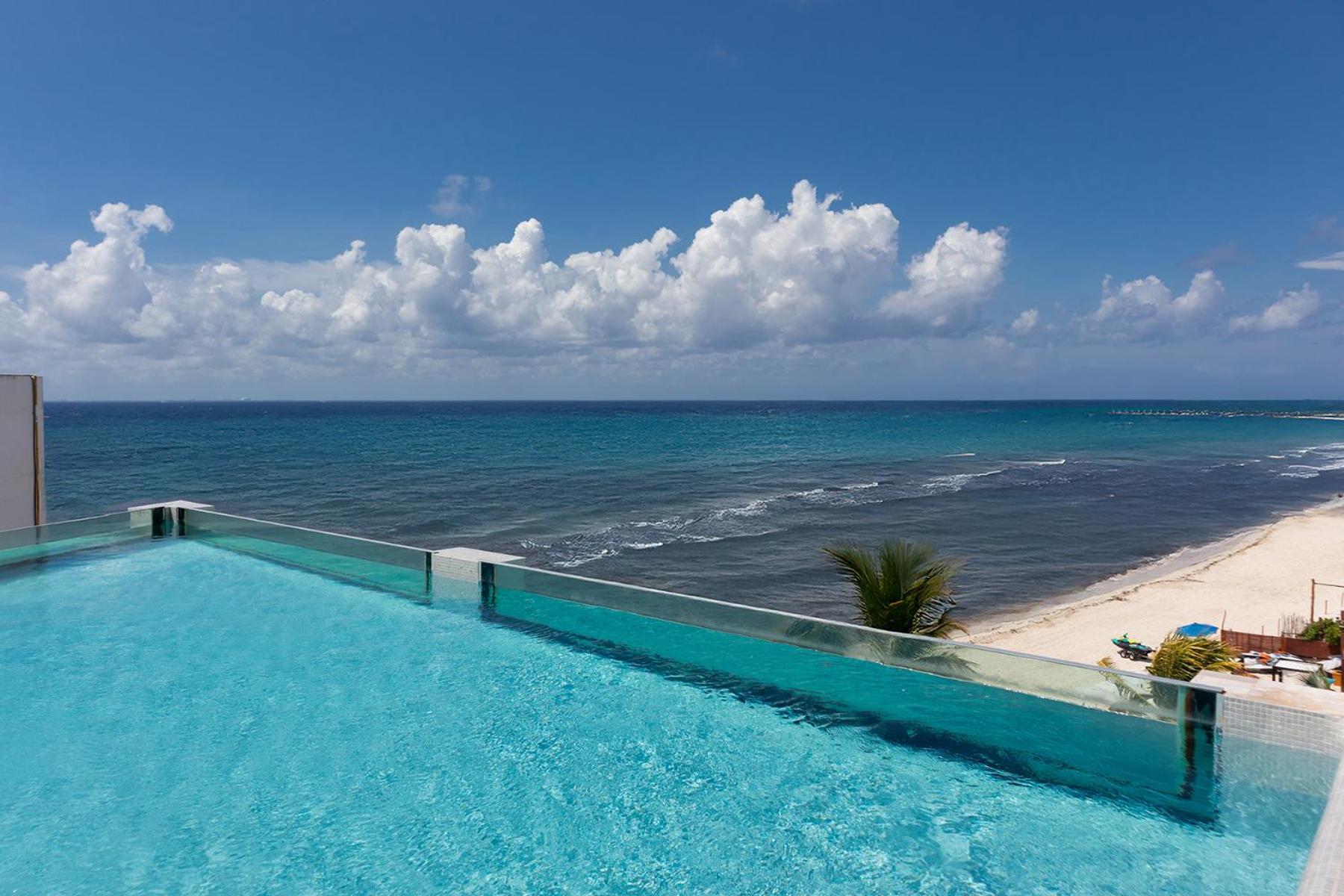 Two-Bedroom Apartment Balcony Sea View