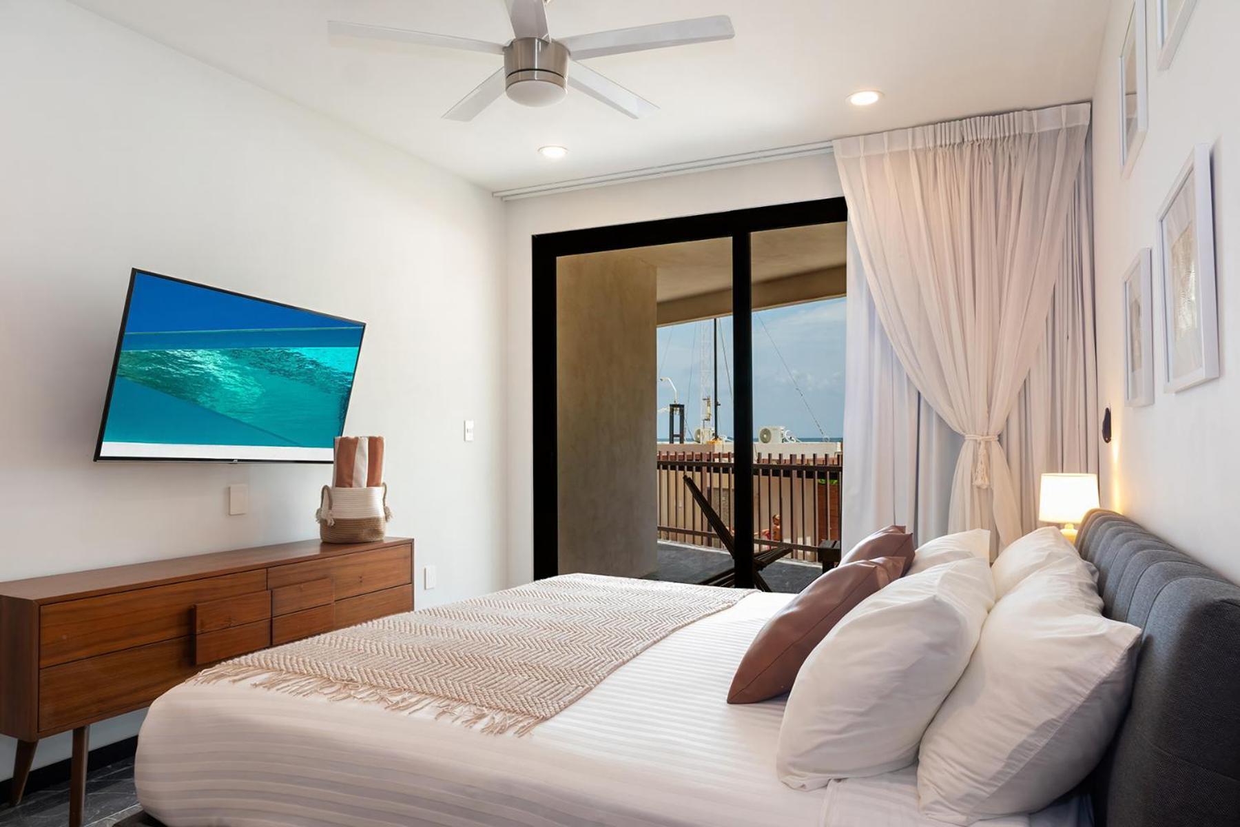 Two-Bedroom Apartment Balcony Sea View