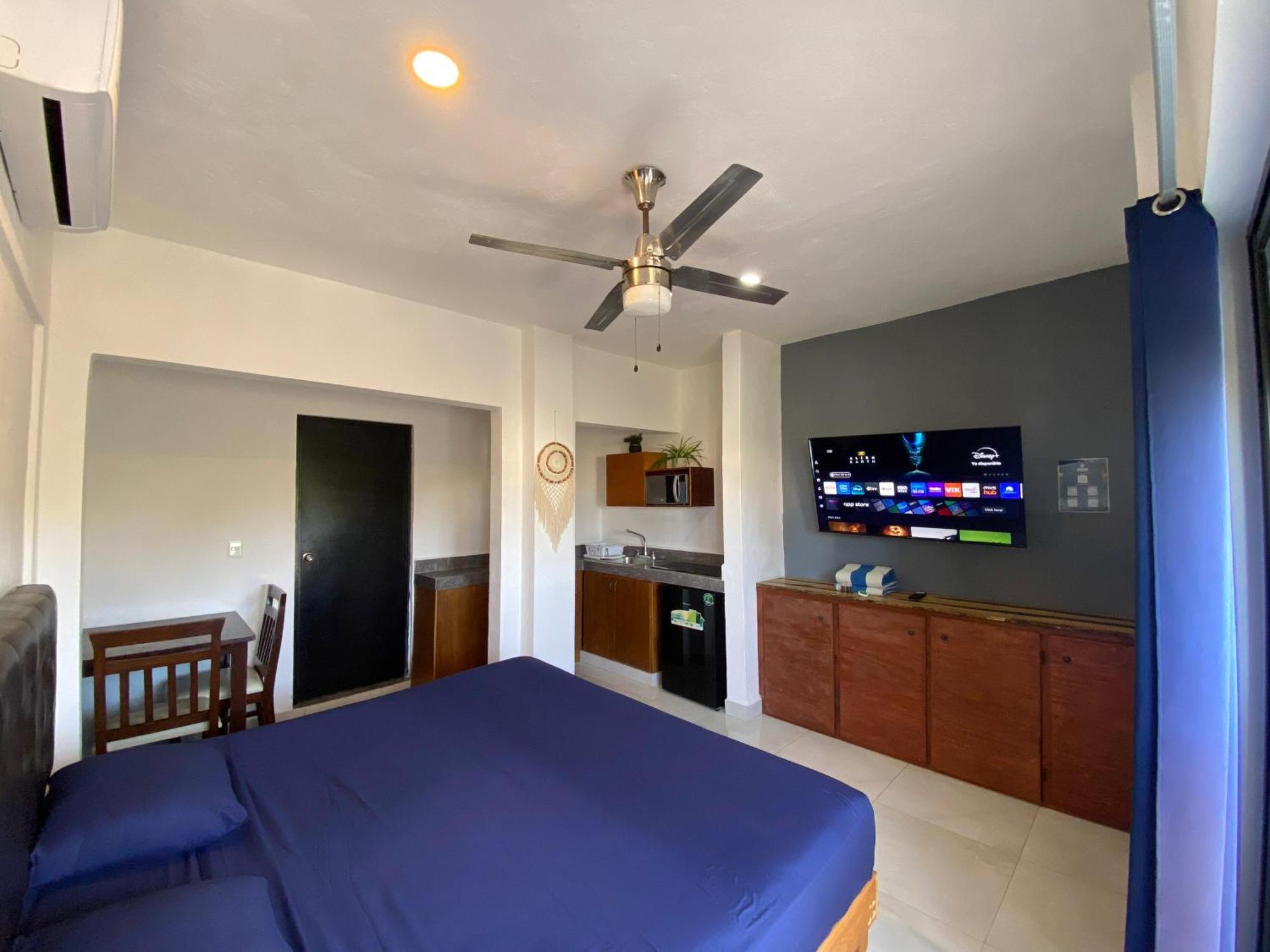 Deluxe Queen Studio