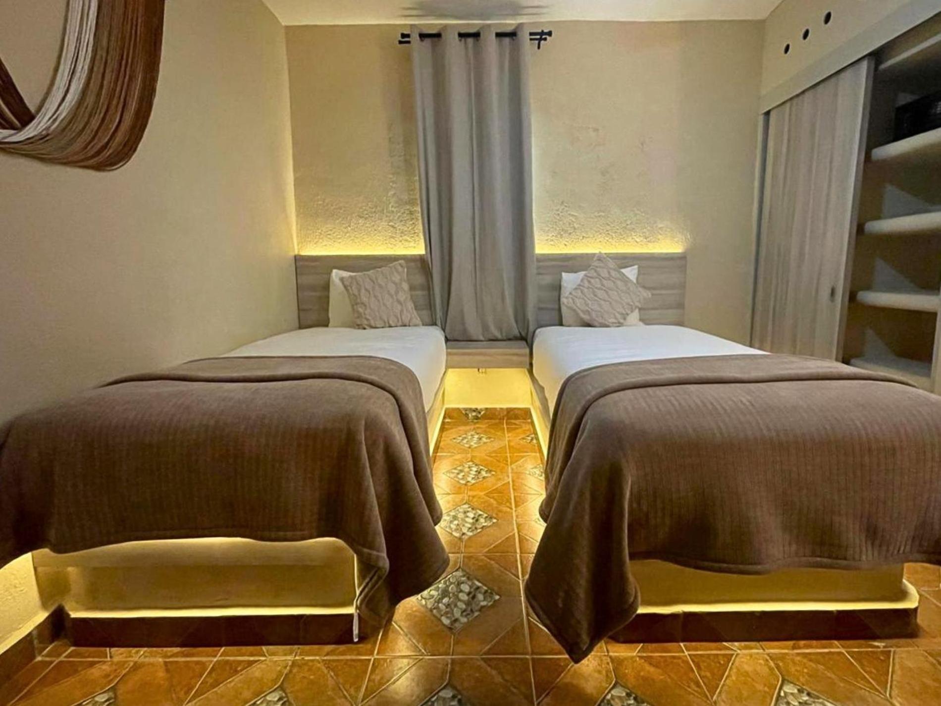 Deluxe Room,1746846769:JPEG