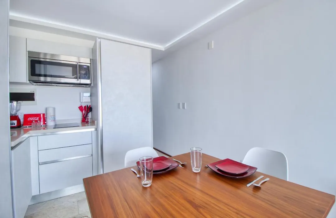 One Paralia 405-1