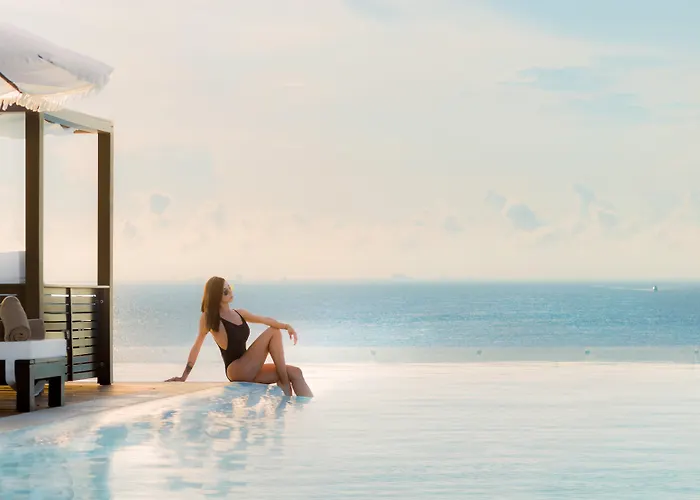 Hoteles en Playa del CarmenFives Downtown & Residences, Curio Collection By Hilton